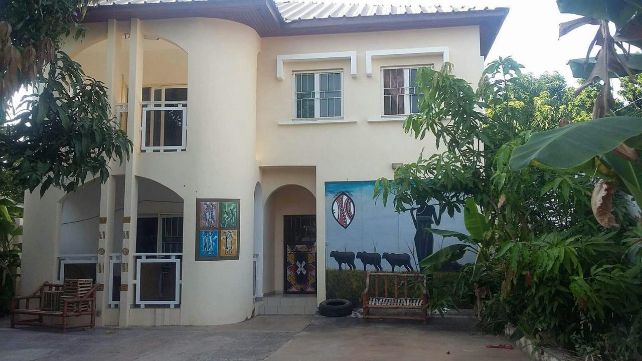 Sarawally Guesthouse Ampaya Extérieur photo