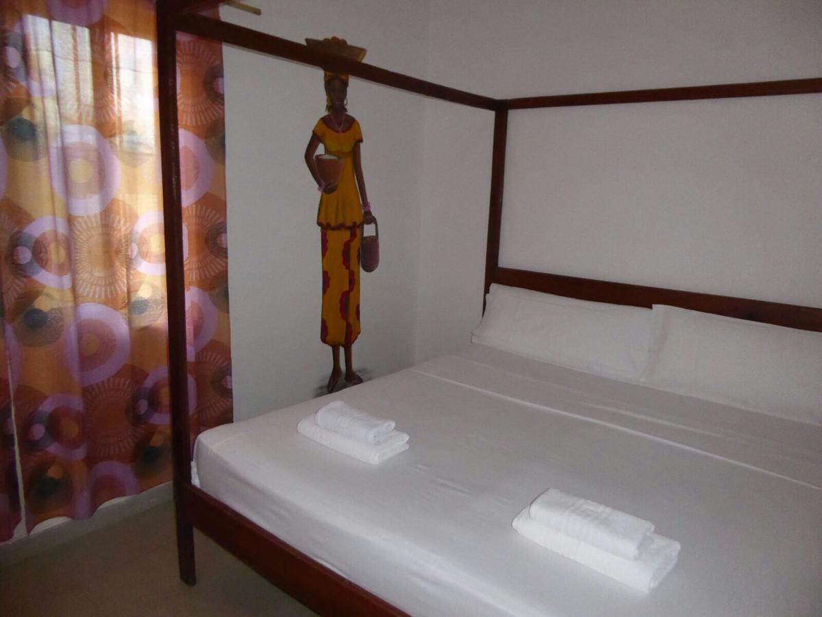 Sarawally Guesthouse Ampaya Extérieur photo